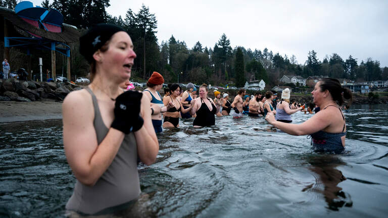 How long could you last in 50-degree water? Puget Sound plungers say it changes lives