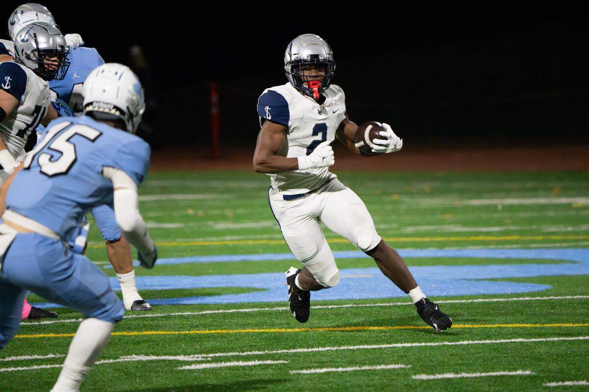 Lake Oswego RB LaMarcus Bell is a two-time Oregon Gatorade Football Player of the Year.
