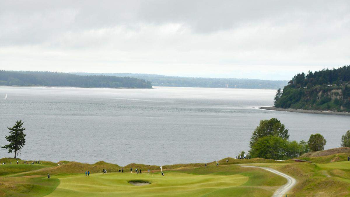 David Ford plays his tee shot at the fifth hole during the second round of stroke play at the 2021 U.S. Amateur Four-Ball at Chambers Bay in University Place, Wash. on Sunday, May 23, 2021. (Robert Beck/USGA)
