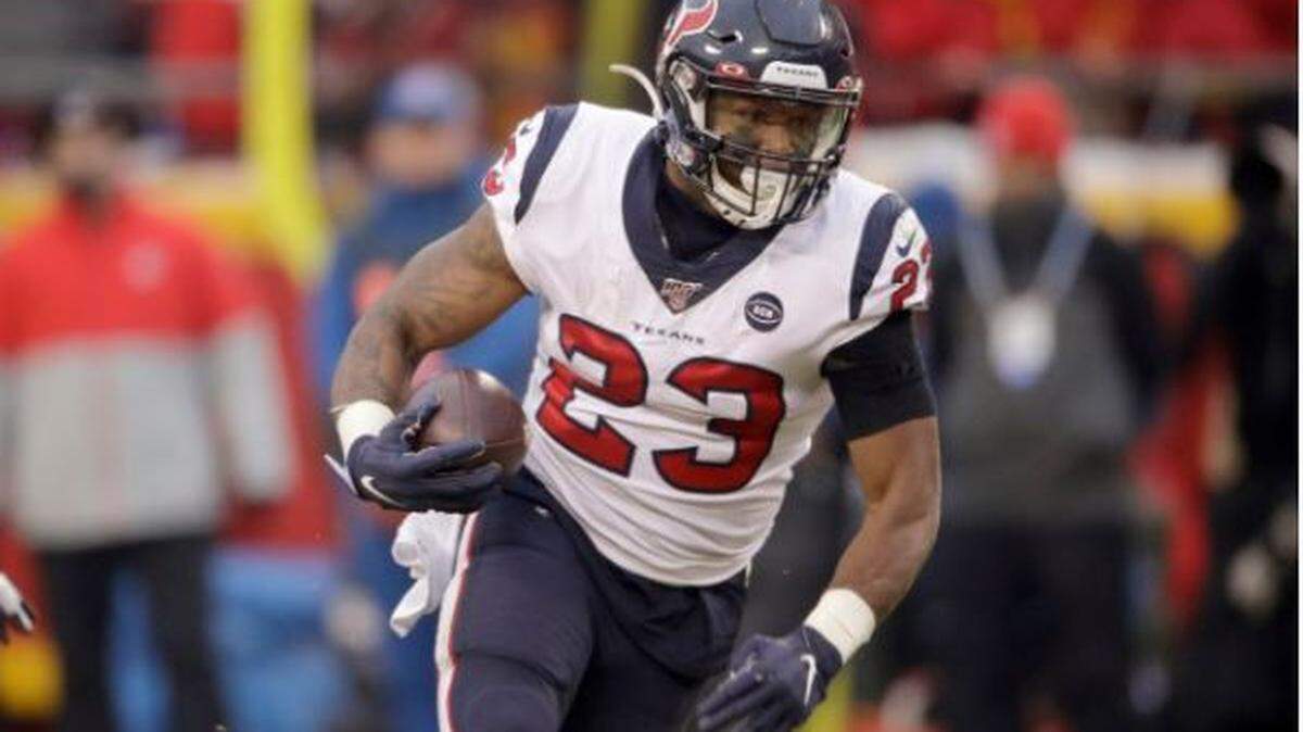 The Seahawks announced their one-year contract with free-agent running back Carlos Hyde. Coach Pete Carroll has been seeking depth at the position with Chris Carson and Rashaad Penny recovering from season-ending injuries last year.