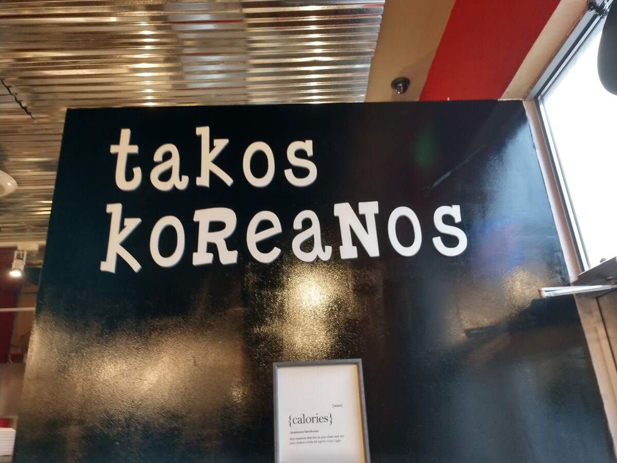 The dining room of Takos Koreanos.