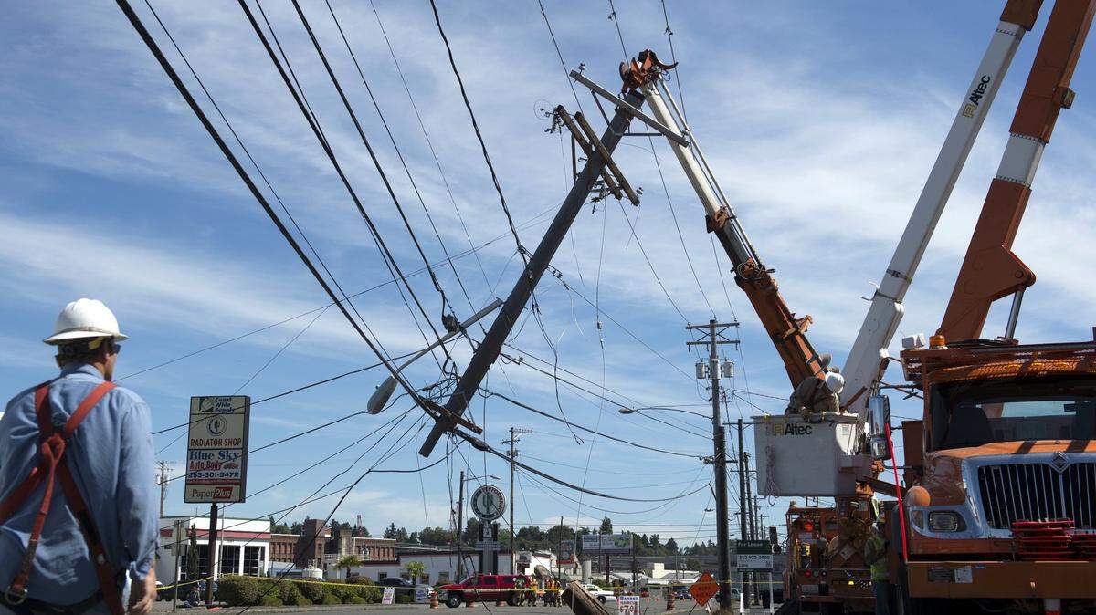 Downed power lines will be one of many headaches facing Tacoma's new public utilities director, writes columnist Bill Virgin.