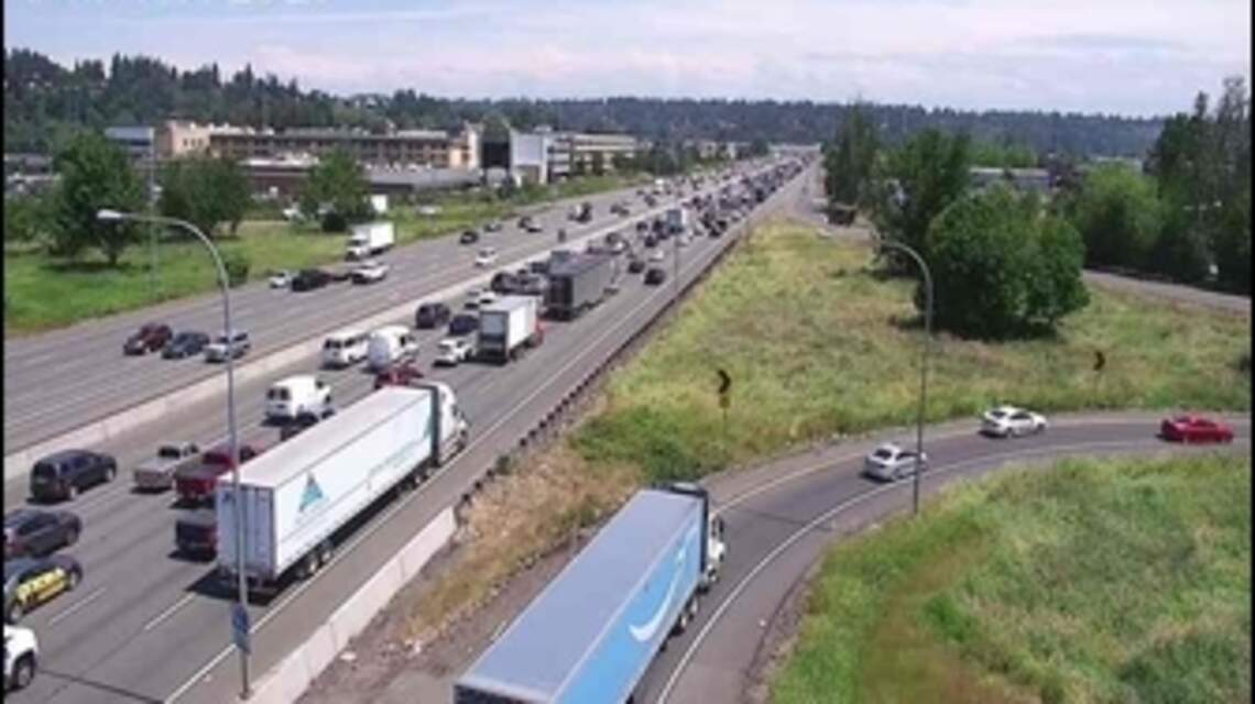 Collision blocks lane on northbound Interstate 5, prompting backups