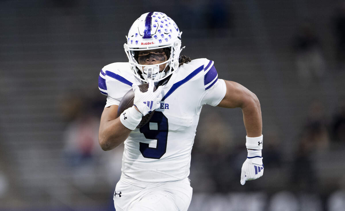 Sumner running back Lance McGee (9) carries the ball during the first quarter of the 4A State Championship game against Lake Stevens at Husky Stadium, on Saturday, Dec. 6, 2025, in Seattle.