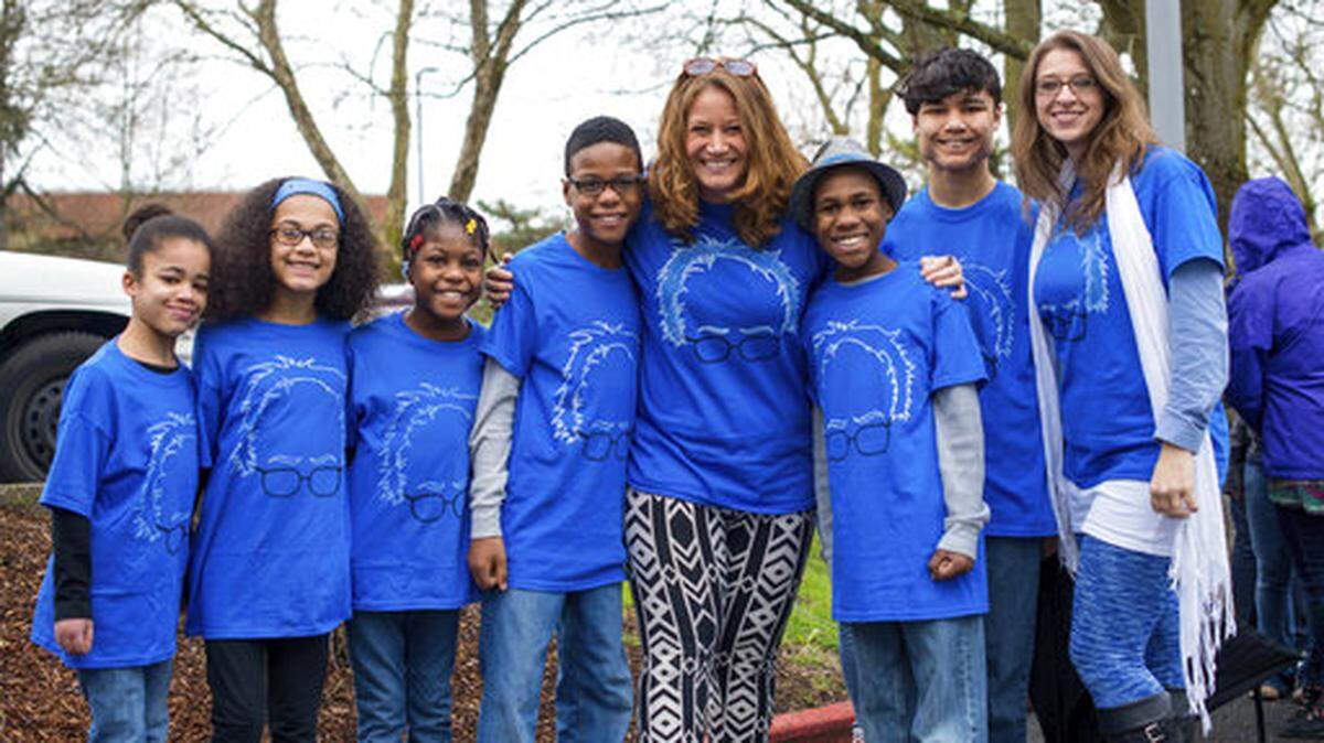 Jennifer and Sarah Hart and their children attended a Bernie Sanders rally in Vancouver, Washington, on March 20, 2016. Although they went to some public events, the family was described by neighbors as insular. Reports to child-welfare officials alleged physical abuse and lack of food.