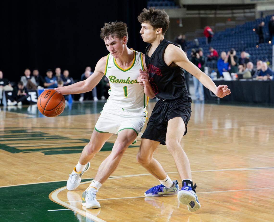 Richland’s Landen Northrop (1) bumps Mount Si’s Jack Taylor (5) while heading to the net during the first half of the Class 4A state championship game at the Tacoma Dome, on Saturday, March 2, 2024, in Tacoma, Wash.