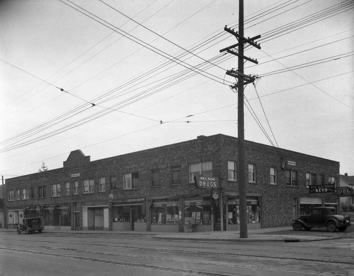 The Ray Gamble Building was built in 1929, ordered by Stanley Morrison. Shown here in 1935, on the corner was Nelson Drugs and to the left Ray Sowers Jewelry from 1929-1971. Knapp’s Restaurant has been in the building since 1938, expanding to several storefronts and its popular lounge space in later years. (Richards Studio 948, Image 1294)