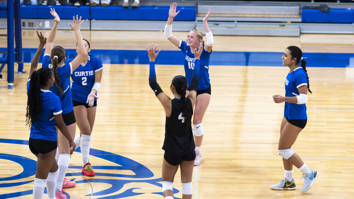Curtis Vikings celebrate their win against the Kennedy Catholic Lancers during the volleyball match at Curtis Senior High School, on Thursday, Sept. 18, 2025, in University Place, Wash.