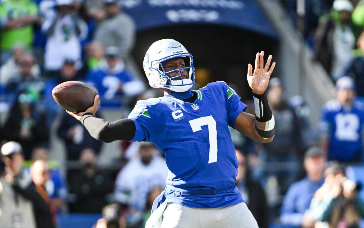 Seattle Seahawks quarterback Geno Smith (7) passes the ball during the second quarter of the game against the Cleveland Browns at Lumen Field, Sunday, Oct. 29, 2023, in Seattle, Wash.