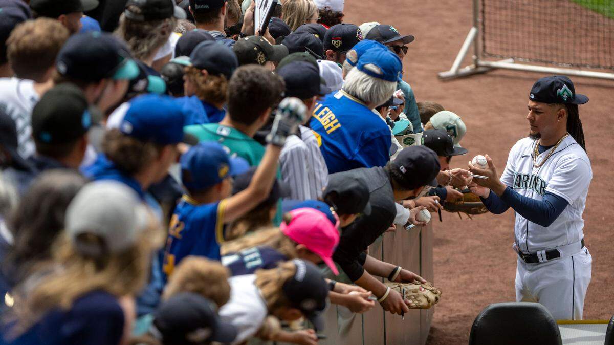Mariners’ All-Star pitcher Luis Castillo signs autographs prior to the start of the 2023 MLB Home Run Derby on Monday, July 10, 2023, at T-Mobile Park in Seattle.