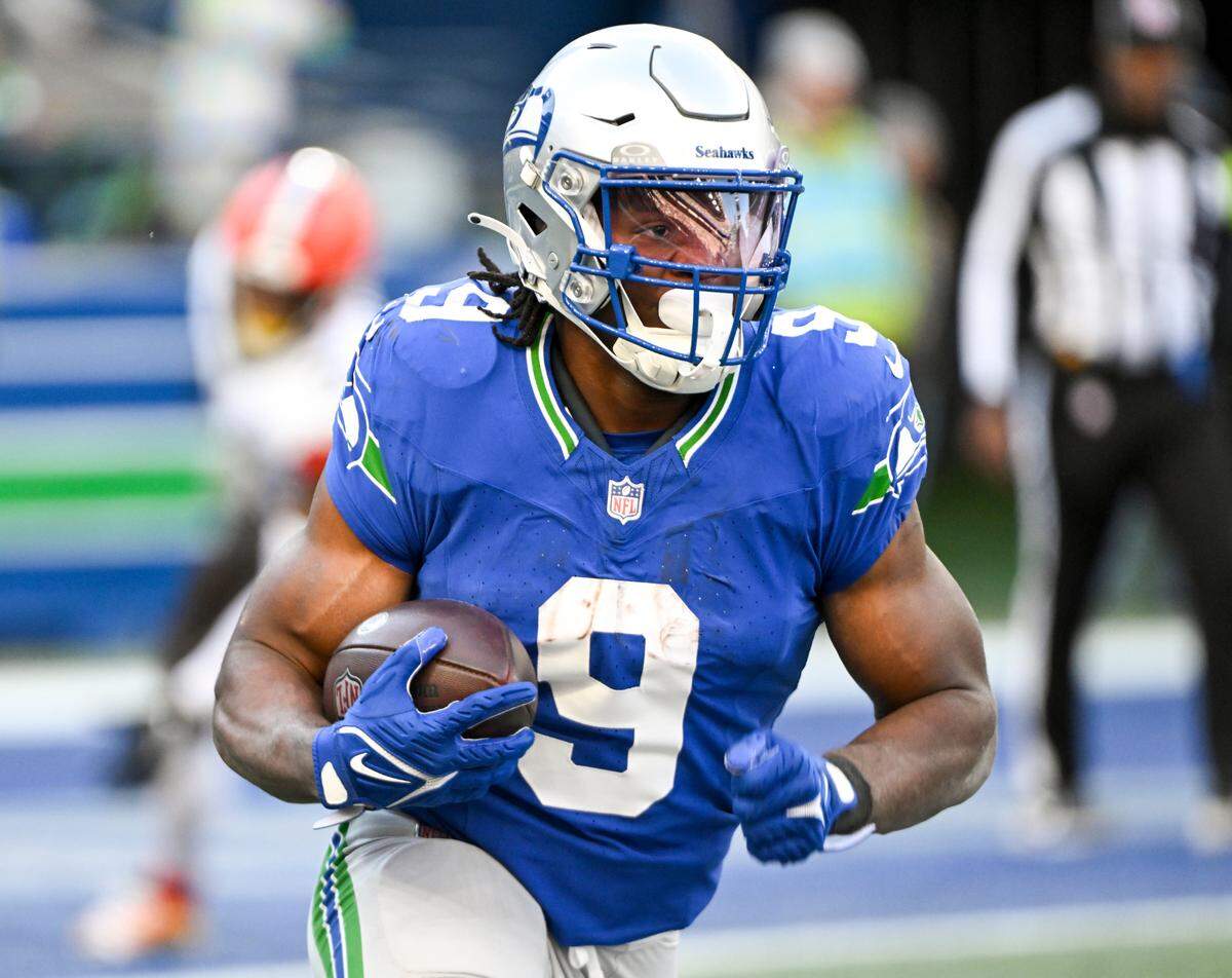 Seattle Seahawks running back Kenneth Walker III (9) runs the ball during the fourth quarter of the game against the Cleveland Browns at Lumen Field, Sunday, Oct. 29, 2023, in Seattle, Wash.