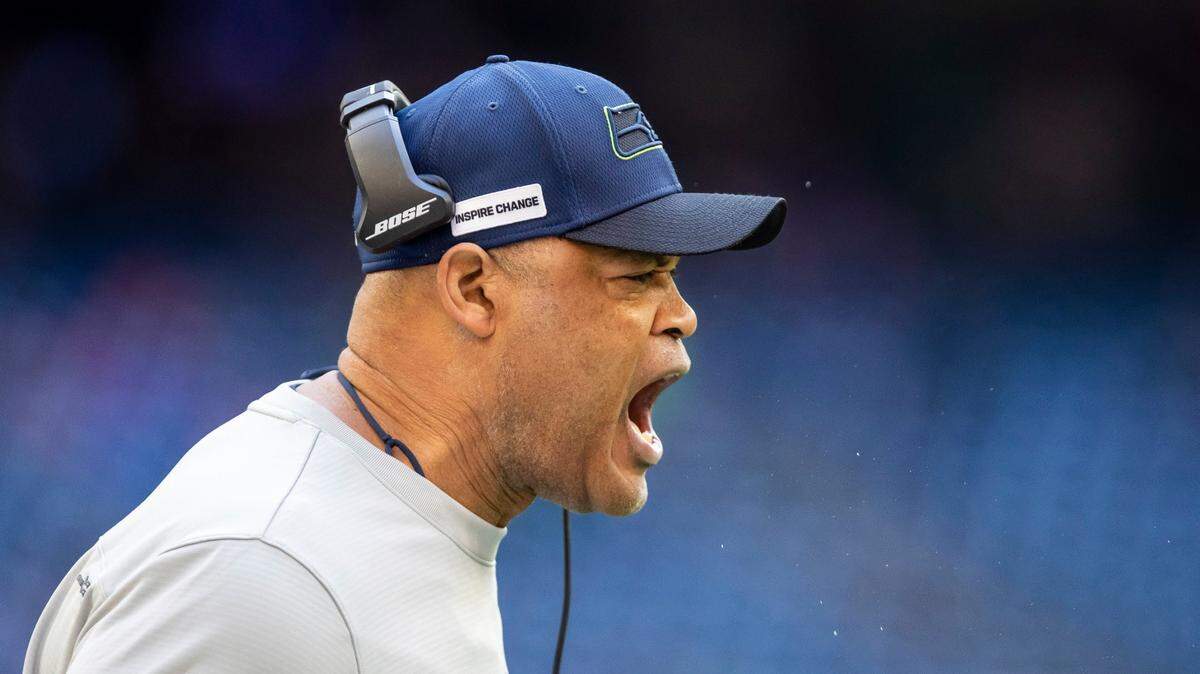 Defensive coordinator Ken Norton, Jr. of the Seattle Seahawks coaches against the Houston Texans in an NFL football game, Sunday, Dec. 12, 2021, in Houston, TX. Seahawks defeated the Texans 33-13. (AP Photo/Jeff Lewis)