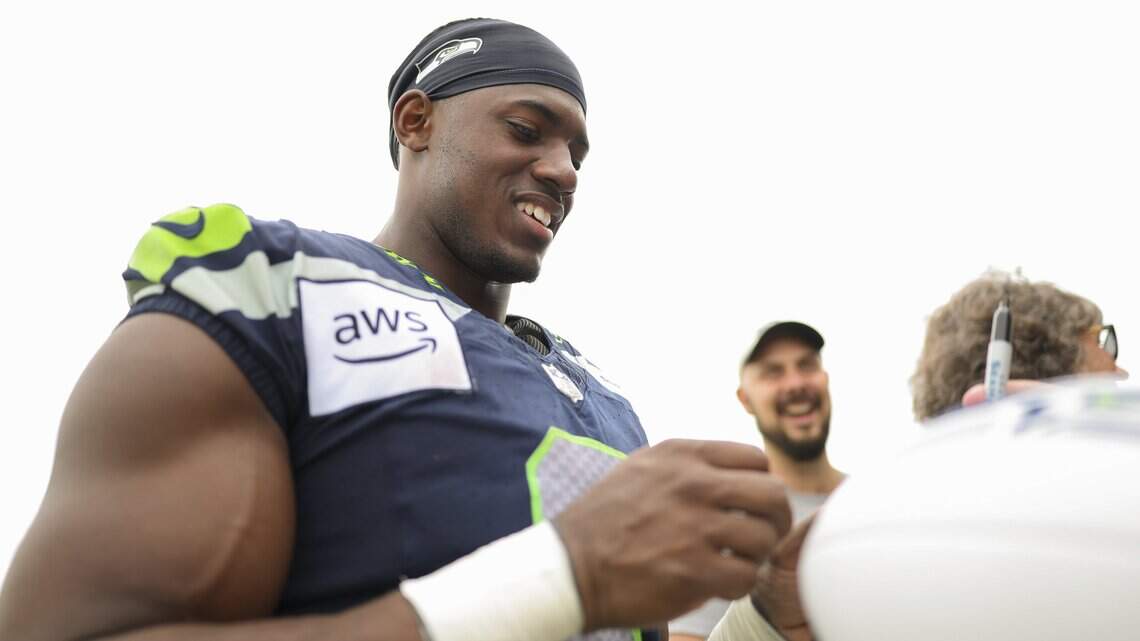 Seahawks camp day 14: Price still out, RBs thin; Bell pick 6; Bradford vs Murphy