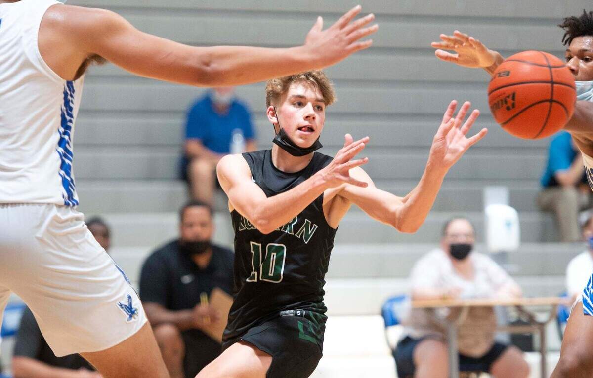 Auburn’s Kaden Hansen dishes off a pass as he penetrates the Federal Way defense during the Tigers’ 55-53 win over the Eagles in the 3A/4A NPSL boys basketball crossover championship game at Federal Way High School in Federal Way, Washington, on Saturday, June 26, 2021.