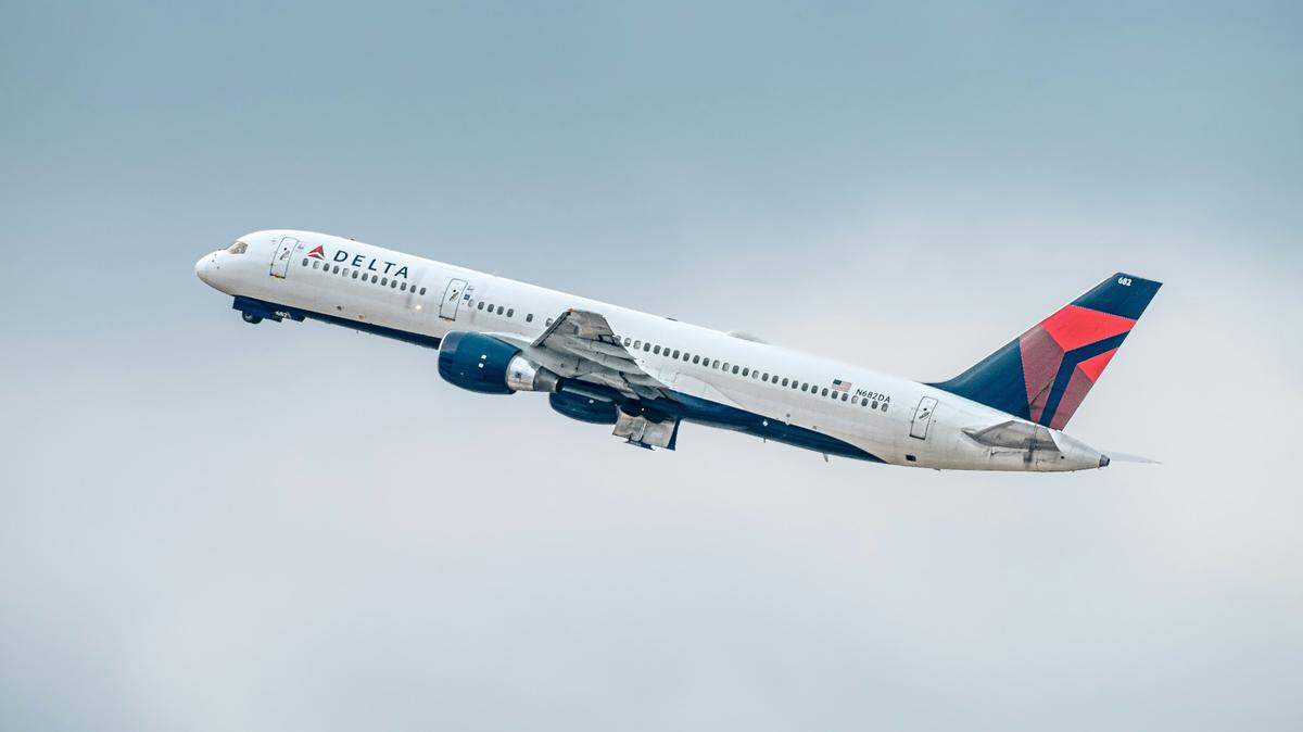 A Delta Air Lines mechanic accused of assaulting a woman on a flight to Seattle has pleaded guilty, feds say.