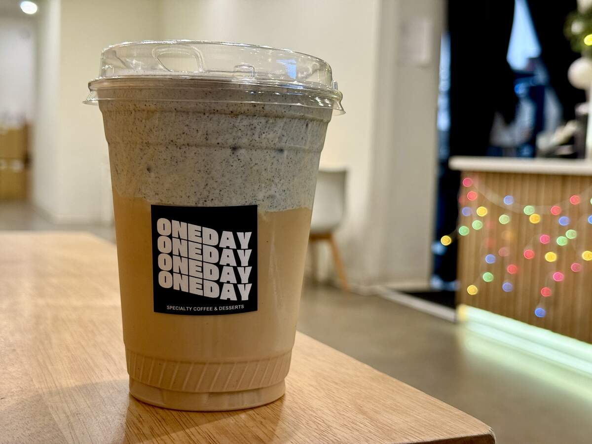One Day Cafe serves Korean-inspired drinks including einspanners with black sesame foam and house desserts like Basque-style cheesecake and tiramisu. It’s also open ‘til 10 on weekends.