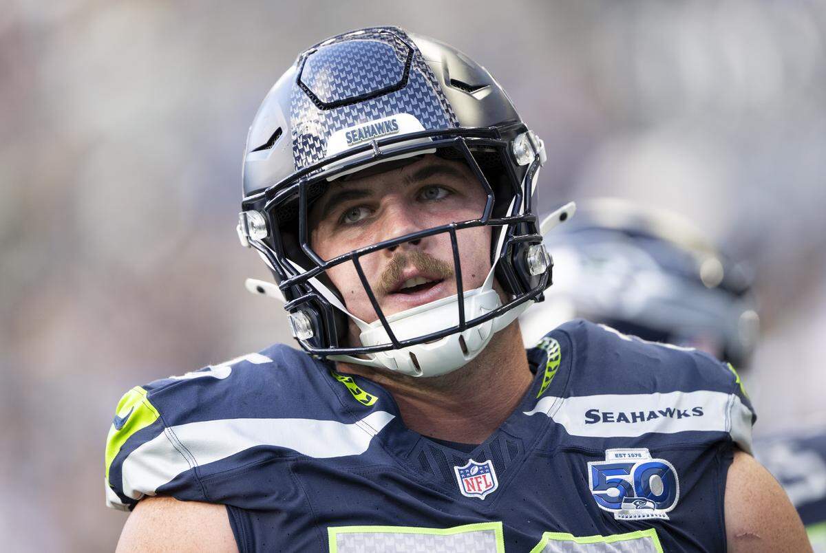 Seattle Seahawks guard Grey Zabel (76) warms up before the game against the Las Vegas Raiders at Lumen Field, on Thursday, Aug. 7, 2025, in Seattle, Wash.