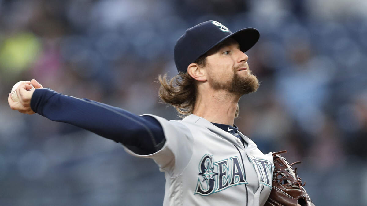 Seattle Mariners starting pitcher Mike Leake throws during the first inning of the team’s baseball game against the New York Yankees, Thursday, May 9, 2019, in New York.