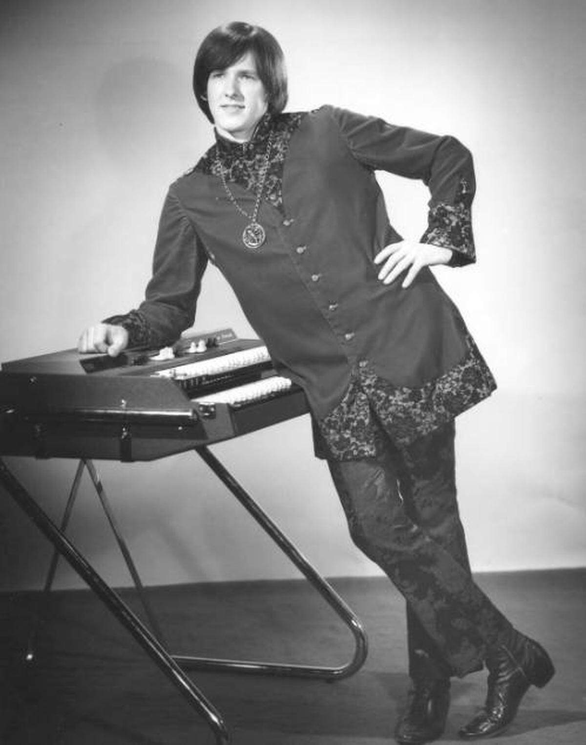 Gerald Roslie, guitarist and lead vocalist of The Sonics, poses with his Vox Continental electric organ on Sept. 26, 1968.