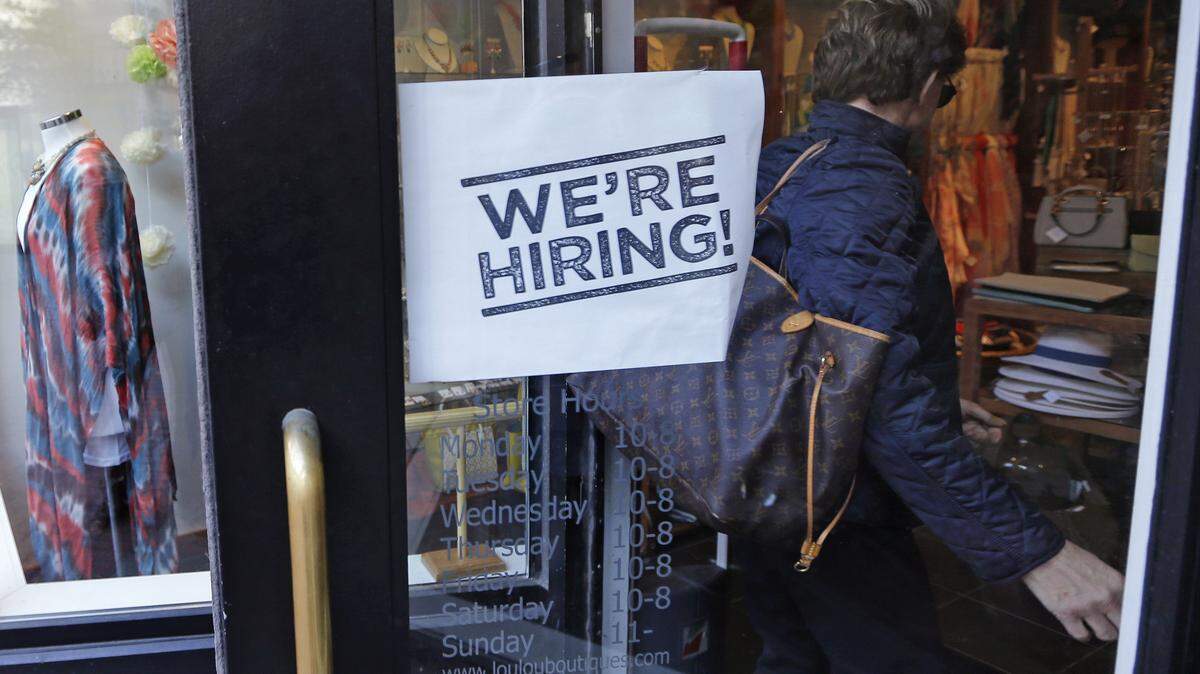 Ports in the Puget Sound region are hiring for managerial and administrative positions.