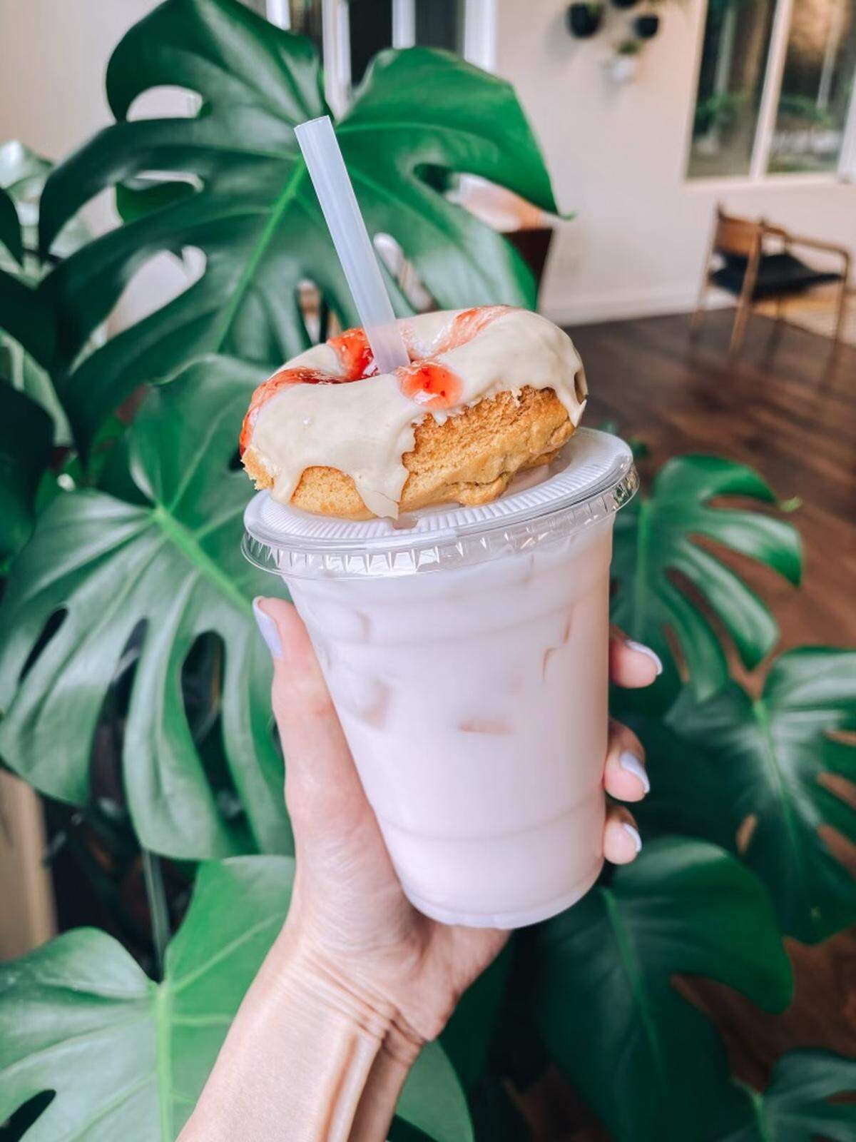 Aside from meal replacement protein shakes, visitors will find tea bombs and gluten free donuts on the Serve Nutrition menu. 