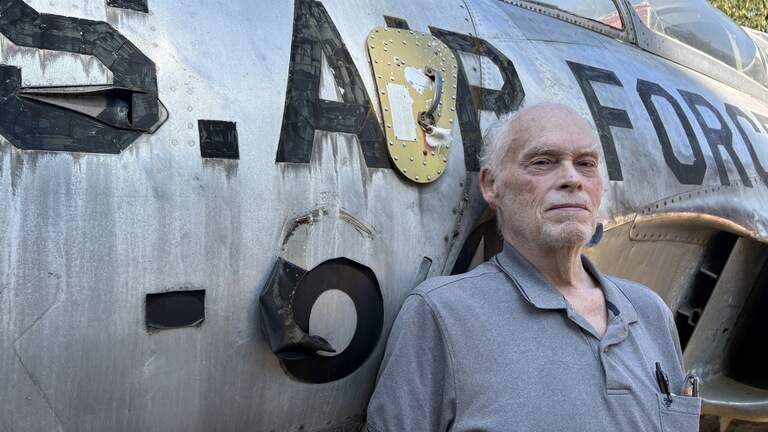 Redditors spotted a plane in a Lakewood man’s backyard. How did it get there?