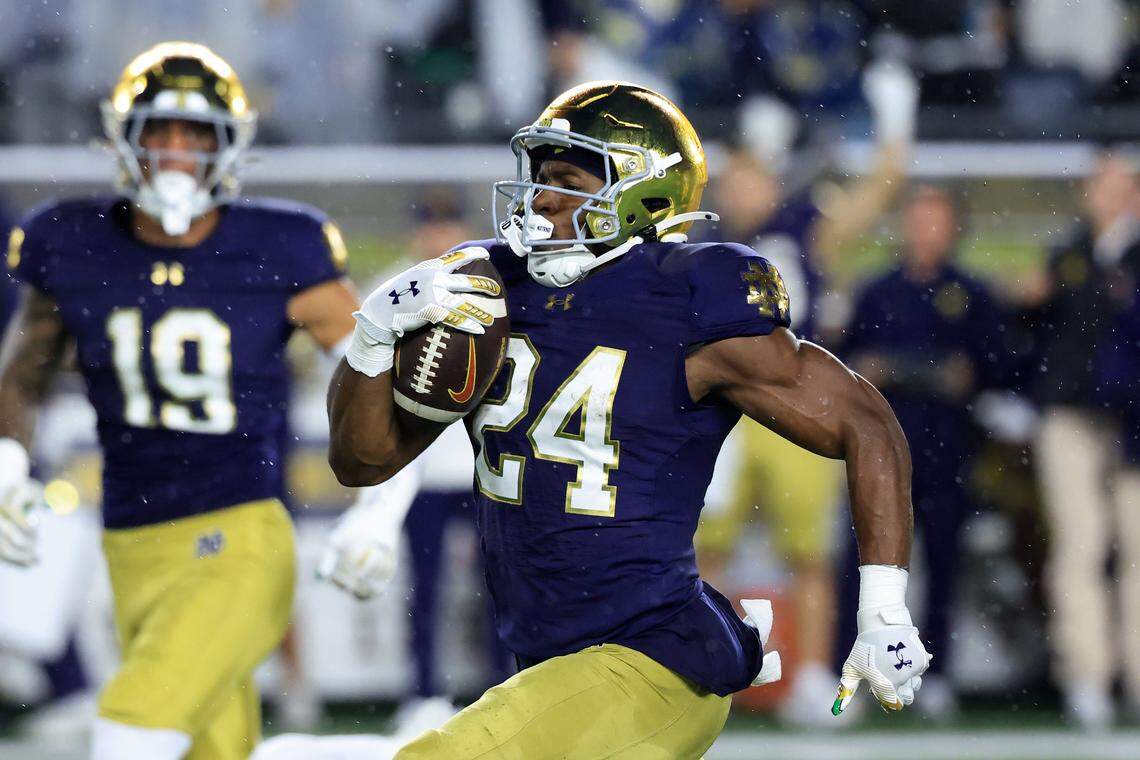 SOUTH BEND, INDIANA - OCTOBER 18: Jadarian Price #24 of the Notre Dame Fighting Irish returns a kickoff for a touchdown during the third quarter against the USC Trojans at Notre Dame Stadium on October 18, 2025 in South Bend, Indiana. (Photo by Justin Casterline/Getty Images)
