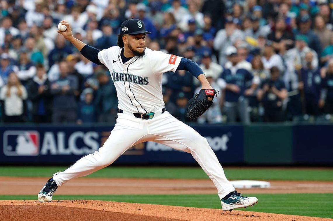 SEATTLE, WASHINGTON - OCTOBER 16: Luis Castillo #58 of the Seattle Mariners pitches against the Toronto Blue Jays during the first inning in game four of the American League Championship Series at T-Mobile Park on October 16, 2025 in Seattle, Washington. (Photo by Alika Jenner/Getty Images)