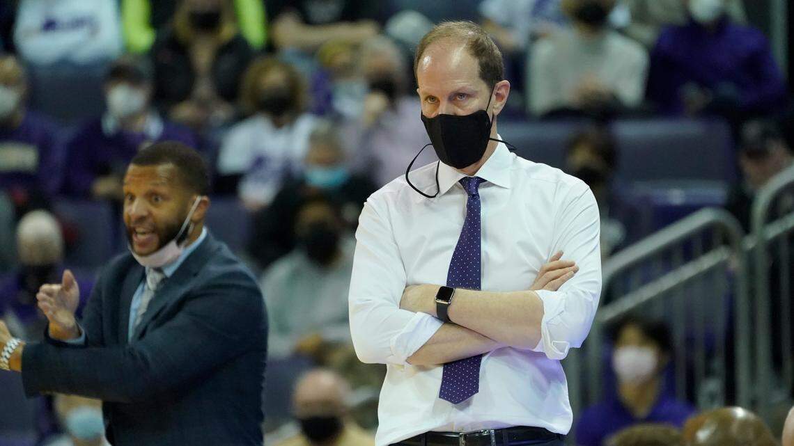 UW Huskies men’s basketball coach Mike Hopkins in COVID protocol, will miss Oregon State game