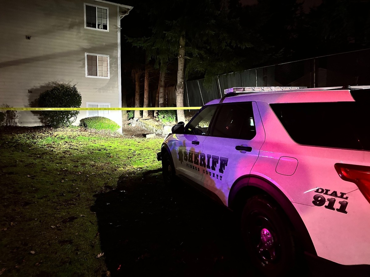 Pierce County Sheriff’s Department deputies responded early Tuesday morning to a shooting at an apartment complex in Parkland that critically injured a man. Detectives believe the suspects fired at him from a narrow walkway behind the building.