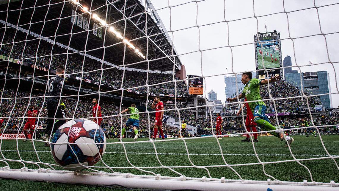 Scoreless for 267 minutes of MLS Cup play, Sounders erupt for 3 goals in one half