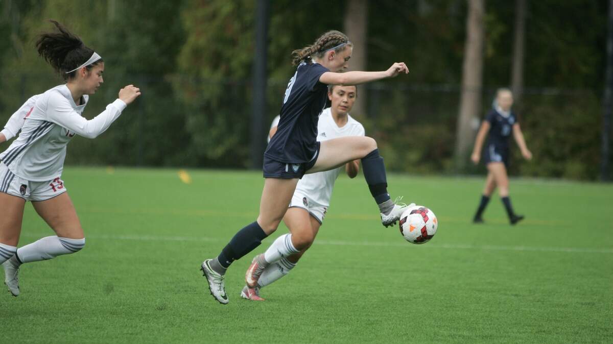 Gig Harbor’s Alyssa Gray on the attack against Union on Saturday at Gig Harbor High. Gig Harbor won, 2-1.