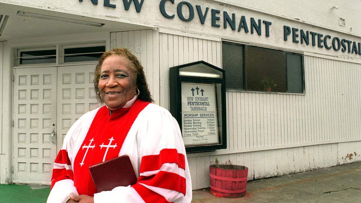 The Rev. Edna Travis celebrates her 30th anniversary as pastor of New Covenant Pentecostal Tabernacle. Photo was taken Thursday, November 2, 2000. (Bruce Kellman/The News Tribune)