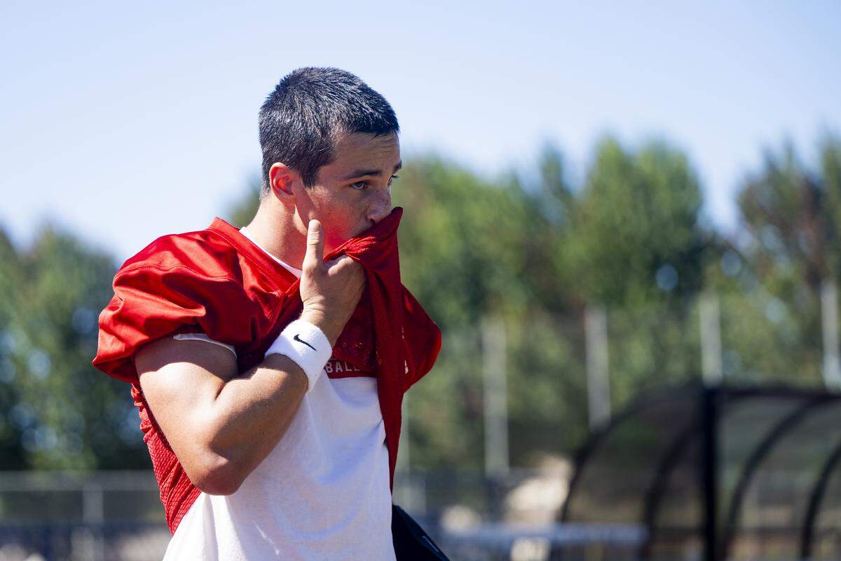 Tumwater quarterback Jaxon Budd hydrates during a football practice at Tumwater High School on Friday, Aug. 22, 2025, in Tumwater, Wash.