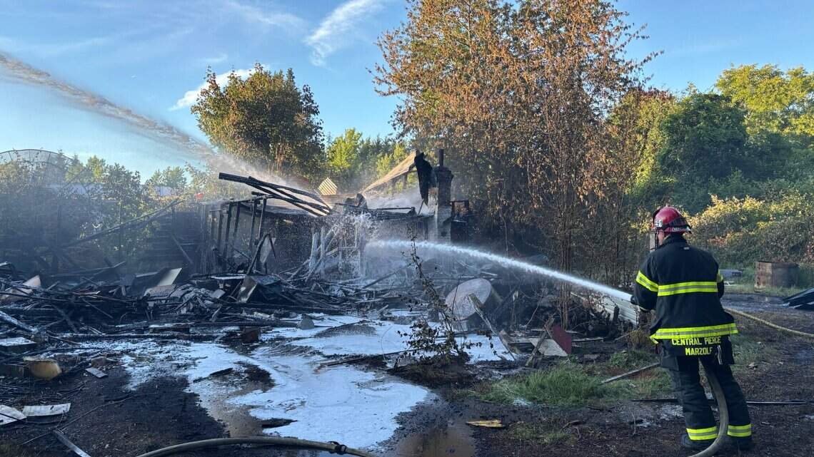 Crews put out structure fire near Puyallup