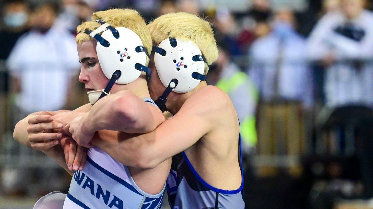 Chiawana’s Isaiah Medina, left, shown here in a 4A championship match in February 2022, won at his weight class at the Bob Mars Invite on Dec. 3 in Kennewick.