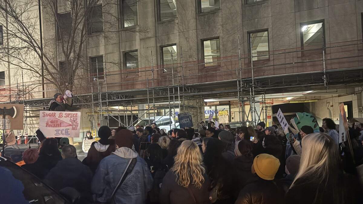 Hundreds of ICE protesters block traffic in downtown Tacoma | Tacoma ...
