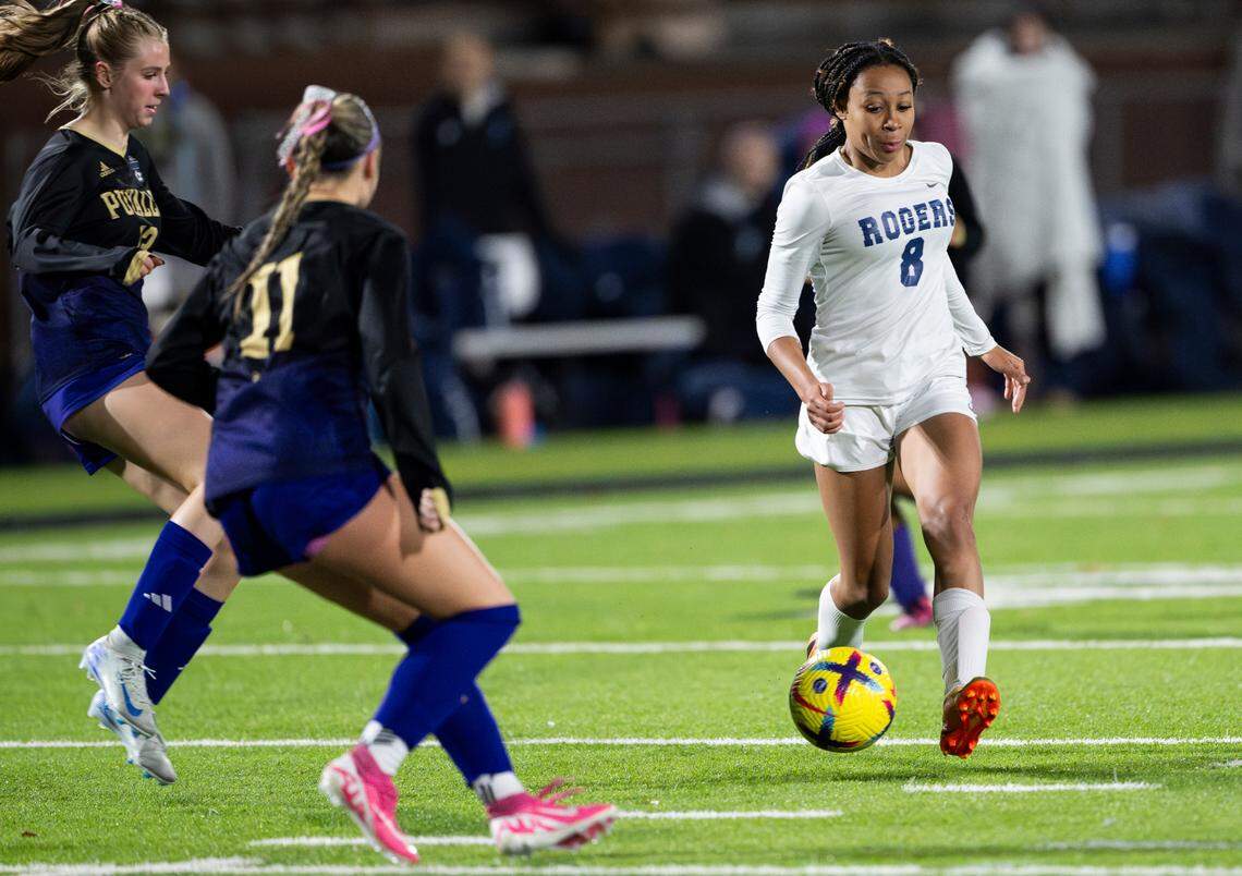Rogers’ Alyce Chappelle (8) moves the ball towards Puyallup’s net during the match at Sparks Stadium, on Tuesday, Oct. 29, 2024 in Puyallup, Wash.