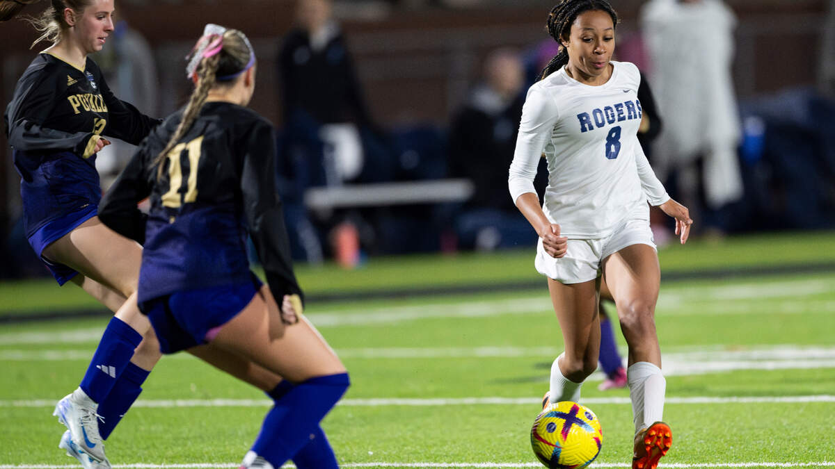 Rogers’ Alyce Chappelle (8) moves the ball towards Puyallup’s net during the match at Sparks Stadium, on Tuesday, Oct. 29, 2024 in Puyallup, Wash.