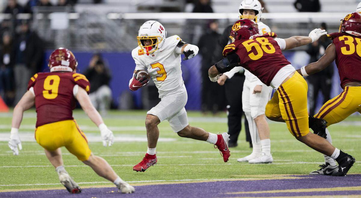 Mt. Tahoma running back Felix Diaz (3) carries the ball during the second quarter of the 3A State Championship game against O'Dea at Husky Stadium, on Friday, Dec. 5, 2025, in Seattle.