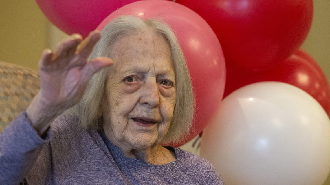 Living through her 2nd pandemic, longtime Tacoma waitress ‘Teeny’ celebrates 102 birthday