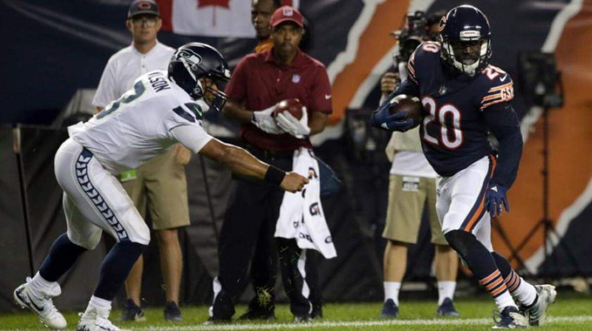 Chicago Bears cornerback Prince Amukamara (20) intercepts Russell Wilson’s short pass then eludes Seattle’s quarterback on his return for a touchdown that clinched the Bears’ victory over the Seahawks at Solider Field Sept. 17, 2018.