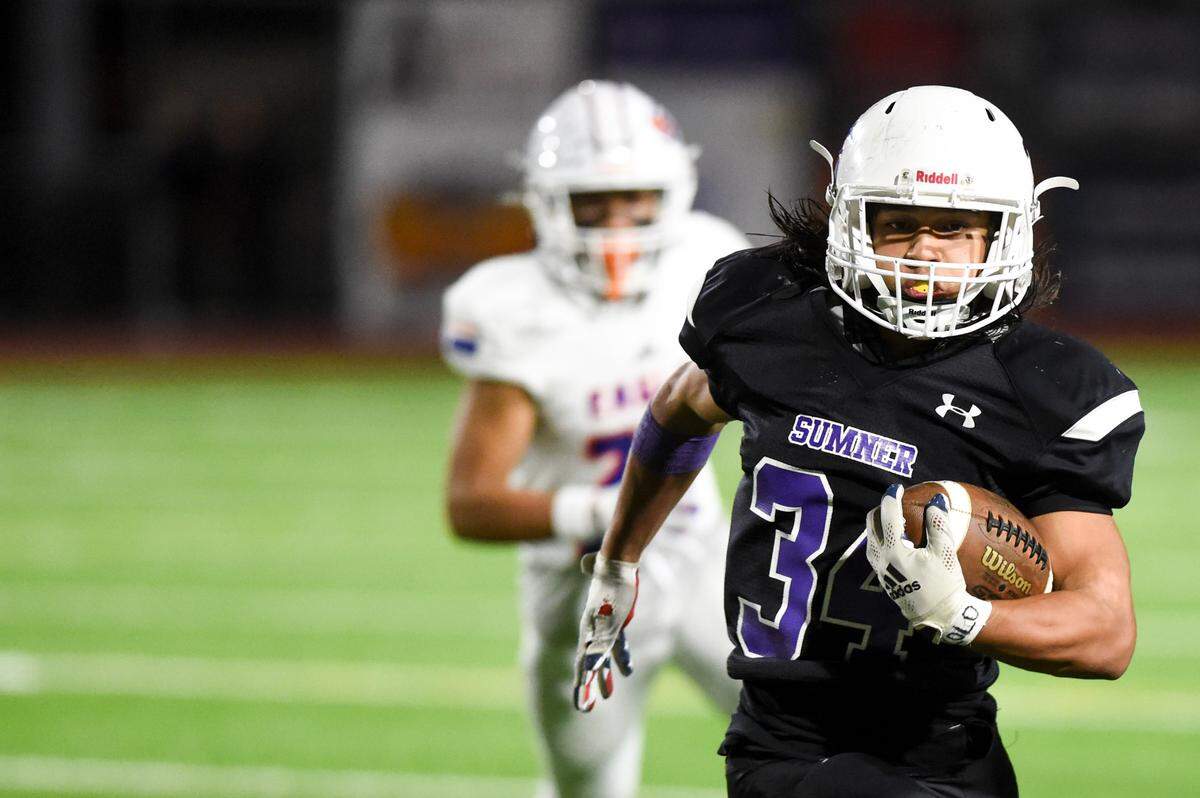Sumner’s Steele Isaacs (34) carries the ball during the of the game against the Graham-Kapowsin Eagles at Sumner High School, Thursday, Sept. 28, 2023, in Sumner, Wash.