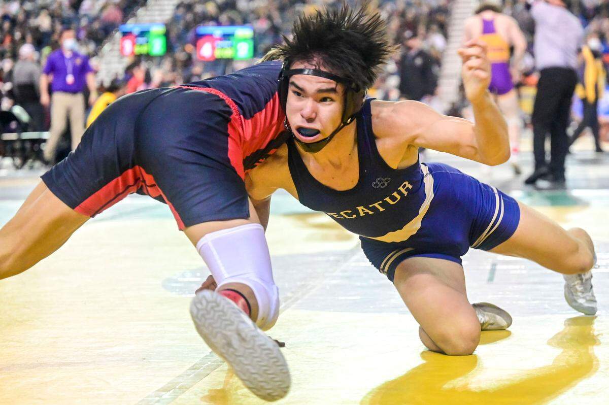 Decatur’s Collin Jack lunges toward Sunnyside’s Christopher Villanueva during their 138-pound 4A semifinal match at Mat Classic XXXIII on Saturday, Feb. 19, 2022, at the Tacoma Dome in Tacoma, Wash. Villanueva won by decision, 6-5.