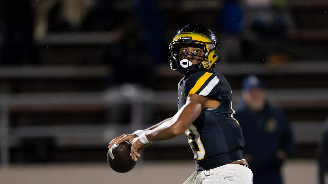 Lincoln four-star QB Sione Kaho makes commitment. It’s not hometown UW