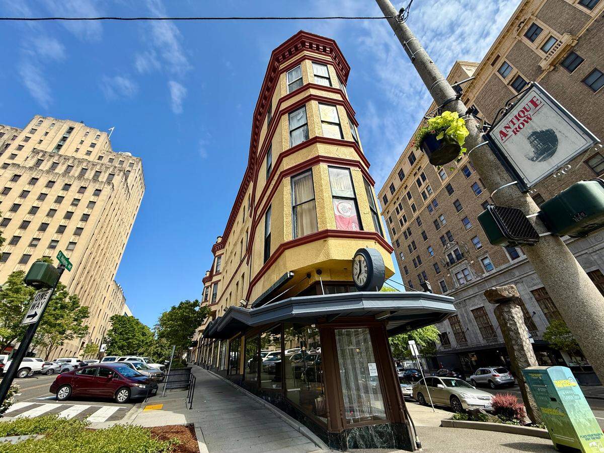 The ground floor of 764 Broadway, built in 1889 as the Bostwick Hotel, has been a coffee shop since the 1990s. In the ’30s, it was a malted milk shop, with various other businesses before and after.