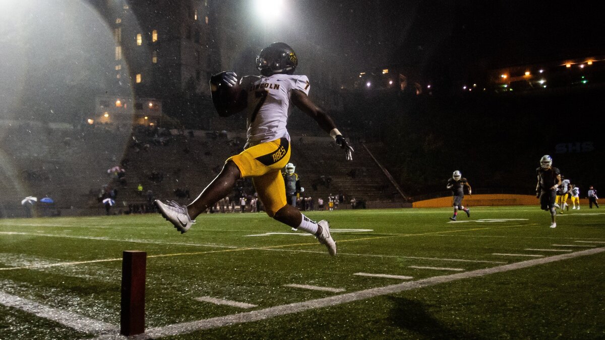 Lincoln’s Romere Williams (7) high steps into the end zone as he scores his second touchdown of the first quarter. Stadium high school played Lincoln high school in a football game at the Stadium Bowl in Tacoma, Wash., on Friday.