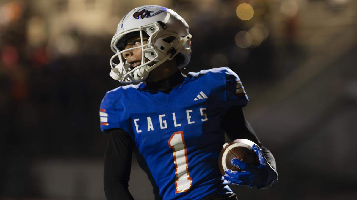 Graham Kapowsin wide receiver Jayce Halasz (1) runs in a touchdown reception against Kennedy Catholic during the first half of the opening round 4A state tournament game at Art Crate Field, on Saturday, Nov. 15, 2025, in Spanaway.