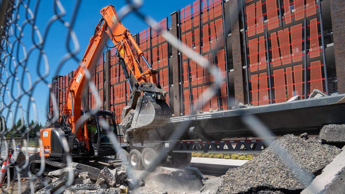 Puyallup’s Sound Transit garage looks done, but isn’t. Building of Sumner’s hasn’t begun