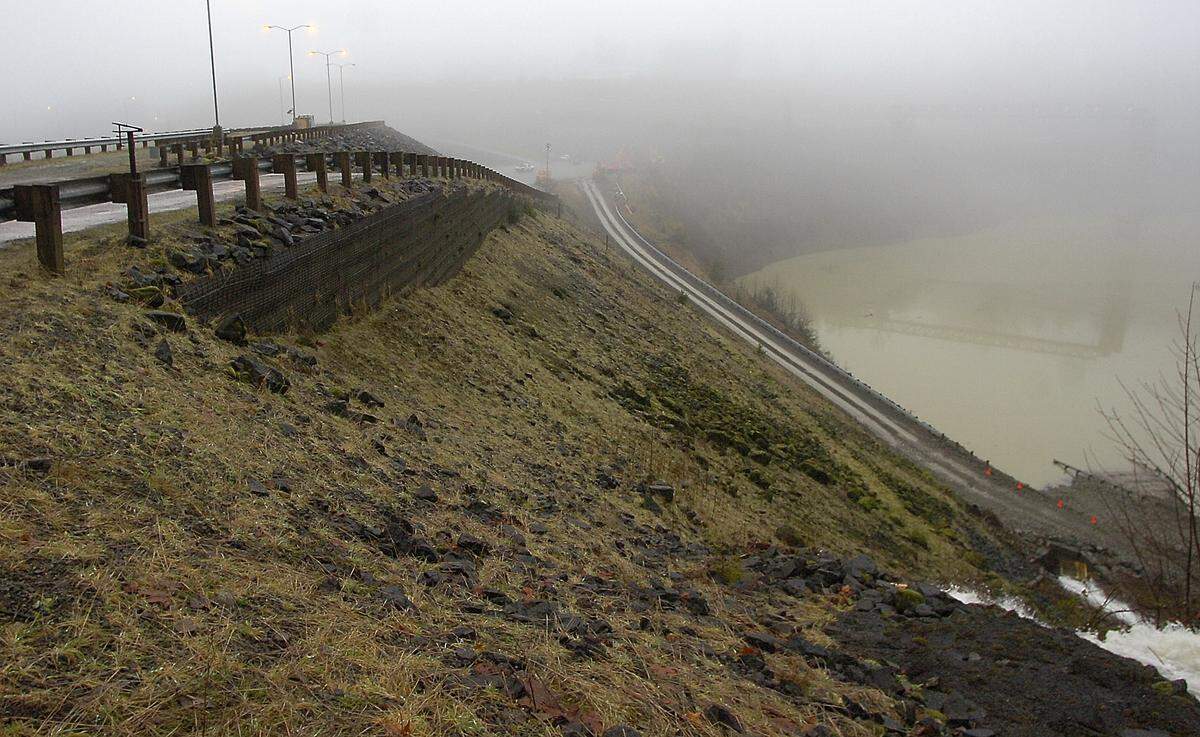 Mud Mountain Dam
